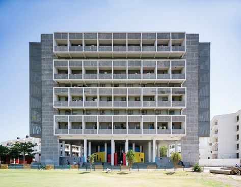 Student Hostel for Chandigarh Group of Colleges // Charged Voids - Architizer Journal Student Hostel, Hostels Design, Multipurpose Hall, Covered Balcony, Tropical Architecture, Student Housing, Boundary Walls, Basement House, Student House