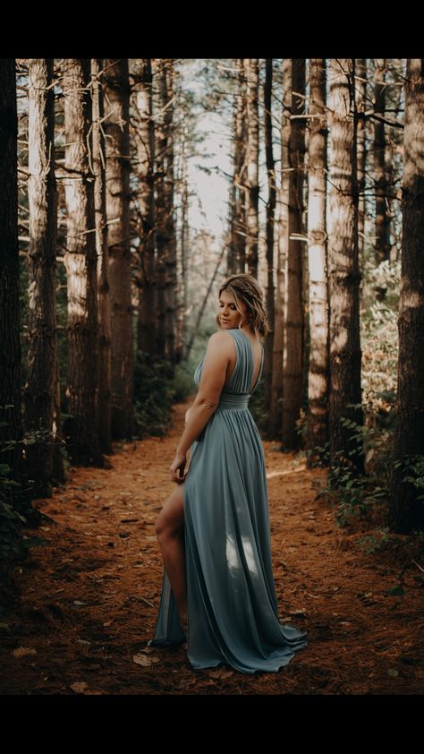 Woodsy Photoshoot, Photoshoot Woods, Brunch Photoshoot, Woods Photoshoot, Female Modeling Poses, Birthday Poses, Forest Photoshoot, Outdoor Senior Pictures, Park Photoshoot