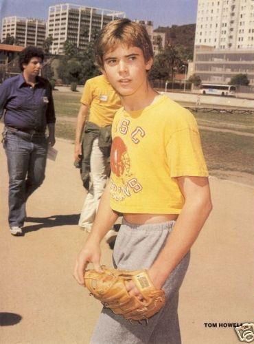 1980s Boys In Crop Tops 80s, C Thomas Howell 80s, Men In Crop Tops, Tom Howell, Outsiders Ponyboy, The Outsiders Ponyboy, Tommy Howell, 80s Boys, C Thomas Howell