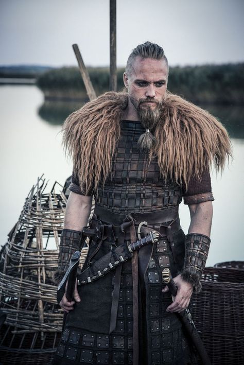 Vikings Halloween, The Last Kingdom Series, Outfit Herren, Costume Viking, Viking Cosplay, Last Kingdom, Viking Men, Viking Costume, The Last Kingdom