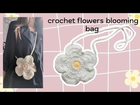 Yarn Bag Tutorial, Crochet Flower Bag, Crochet Flower Granny Square Pattern, Crochet Mini Bag, Crochet Curtain Pattern, Woolen Flower, Flower Blooming, Crochet Bag Tutorials, Crochet Frog