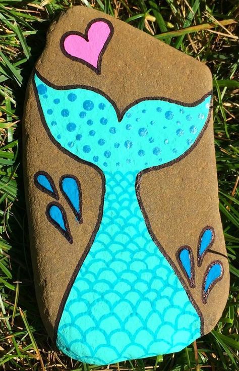 Mermaid Rock, Rock Kunst, Summer Rocks, Painted Mermaid, Painted Rocks Kids, Painted Rocks Craft, Painted Rocks Diy, Rock Painting Ideas Easy, Rock Painting Patterns