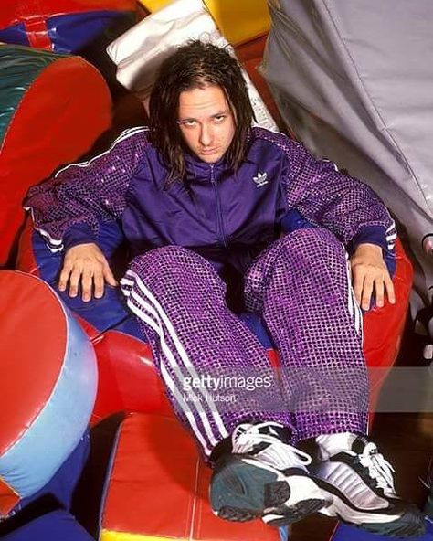 173 Me gusta, 2 comentarios - Gina⭐ admin of Korn Lovers (@kornqueen93) en Instagram: "Jonathan in Adidas #korn #selftitled era #kornoldschool 1994 -1995 #jonathandavis" Korn Adidas, Korn Concert, Korn Band, John Davis, Brian Head, Jonathan Davis, Heavy Metal Music, Band Photos