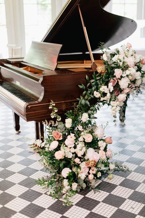 Piano Wedding, Cocktail Hour Decor, Teresa Caruso, Piano Decor, Bridesmaid Diy, Cascading Flowers, Florist Design, Decor Details, Trendy Wallpaper