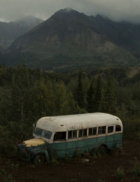 The bus from the book Into the Wild Alex Supertramp, Chris Mccandless, Christopher Mccandless, Wild Movie, Wild Book, Kare Kare, Into The Wild, Abandoned Places, The Great Outdoors