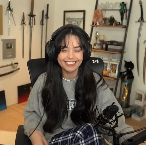 Valkyrae Youtuber Outfits, Valkrae Streamer, Streamer Girl, Youtuber Dr, Streamer Dr, Body Inspiration, Instagram Inspiration, Trendy Hairstyles, Hairstyles With Bangs