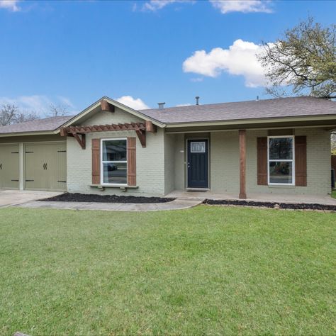 FOR SALE! 4bd/2ba | 1716 sq ft | 78230 Price & Details: https://www.sahomeguide.net/homes-for-sale/TX/san-antonio/78230/4003-shenandale-st/lid-605df6963186a53a5e8a0c31 #ForSale #SanAntonio Cheap Houses For Sale, Top Realtor, Cheap Houses, Home Selling, Real Estate Team, Sell Your Home, Open Houses, Social Media Advertising, Apartments For Sale