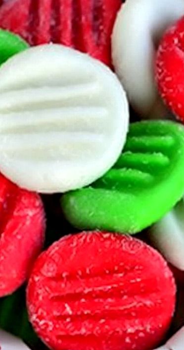 Christmas Mints Recipe, Christmas Peppermint Patties, Peppermint Patties Recipe, Peppermint Patty Recipe, Easy Christmas Candy Recipes, Craft Cottage, Cream Cheese Mints, Christmas Peppermint, Mint Recipes