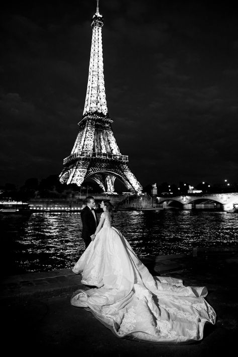 Wedding In Paris Aesthetic, French Food Wedding, Weddings In Paris, Paris Wedding Photography, Paris Wedding Aesthetic, Paris Engagement Shoot, Paris Wedding Photos, Paris Wedding Theme, Paris Wedding Venues