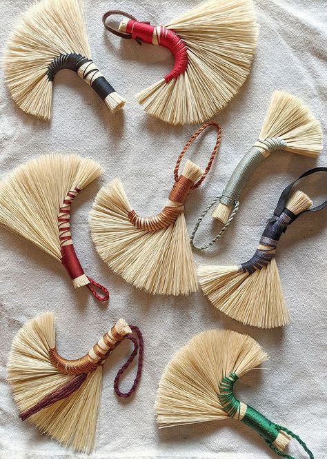 Free Crochet Earrings, Handmade Broom, Brooms And Brushes, Tassel Crafts, Knots Diy, Earrings Patterns, Deco Nature, Crochet Earrings Pattern, Diy Tassel