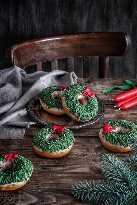 Christmas Donuts Decoration, Christmas Decorating Hacks, Donut Decorating Ideas, Christmas Donuts, Donut Decorations, Hello Lovely, Christmas Breakfast, Mini Donuts, Instagram Christmas