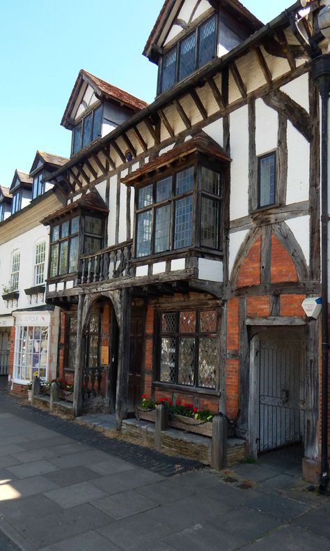 Henley In Arden, Warwickshire, England, UK British Architecture, Ivy House, Medieval Houses, Tudor House, Interesting Buildings, Tudor Style, England And Scotland, Medieval Town, Old Building