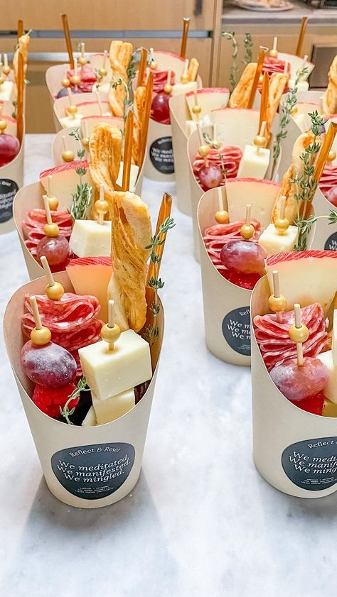 Carissa | Charcuterie Experiences | 5️⃣ must haves to make charcuterie cups at home #charcuterie #charcuteriecups #charcuterieboards #charcuterietogo #charcuteriegoals… | Instagram Snack Box For Wedding, Wedding Starters Food Appetizers, Charcuterie Cups With Honey Sticks, Pate Charcuterie Board, Birthday Charcuterie Cups, Flatbread Charcuterie Board, Food Party Ideas Birthdays, Carchuteria Cups, Charcuterie Cups Vegetarian