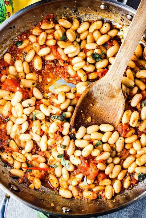 Beans And Tomatoes, Beans Recipe, Mediterranean Diet Recipes, Idee Pasto Sano, Kitchen Food, Meatless Meals, Veggie Dishes, Bean Recipes, White Beans