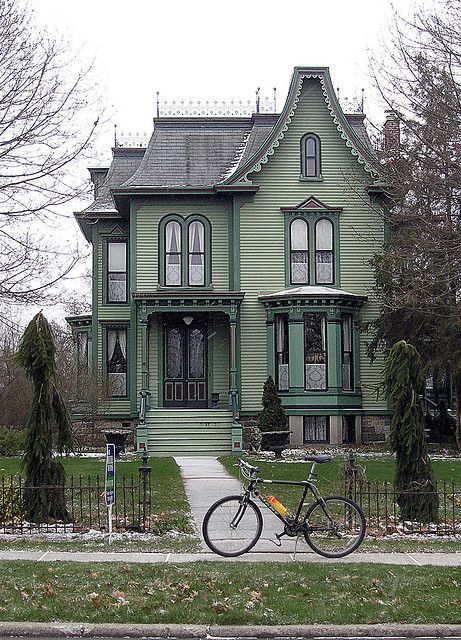 Victorian Houses                                                       … Victorian Houses, Craftsman Style Homes, Victorian Architecture, Craftsman Bungalows, Victorian Style Homes, Hijau Mint, Casas Coloniales, Hus Inspiration, Cute House