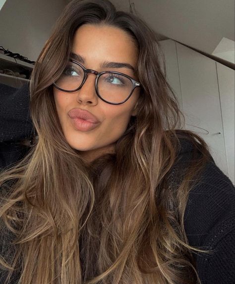 Classy Glasses, Glasses Inspiration, Glasses Trends, Cute Glasses, Long Faces, Aesthetic Girl, Hair Looks, Hair Inspo, Brown Hair