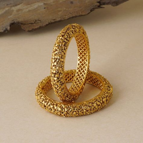 Gold Bangle set, Wedding Bangles, Pakistani Bangles, Indian Antique Bangles Pakistani Bangles, Wedding Bangles, Jewelry Closet, Gold Bangles Indian, Jewel Design, Bridal Art, Gift Box Jewelry, Gold Bangle Set, Clothing Aesthetic