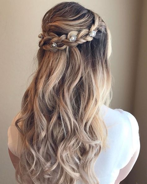 Looking for half up half down hairstyles, here are stunning Beautiful braid Half up and half down hairstyle for romantic brides + bride to be Bridal Hair Half Up, Half Up Wedding Hair, Wedding Hair Half, Half Up Half Down Wedding, Wedding Hair Up, Romantic Hairstyles, Peinados Recogidos, Wedding Hairstyles Half Up Half Down, Beautiful Braids