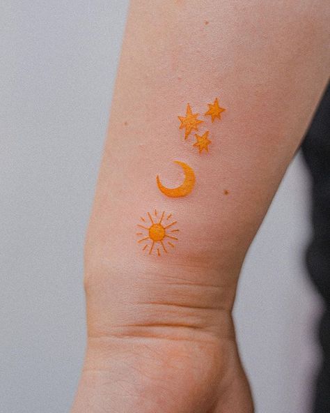 @maiflys • Instagram photos and videos Yellow Sun Tattoo Small, Yellow Ink Tattoos, Yellow Tattoo Ink, Tattoo Bunt, Yellow Tattoo, Sun Tattoo Small, Knuckle Tattoos, Cute Tattoo, Sun Moon And Stars