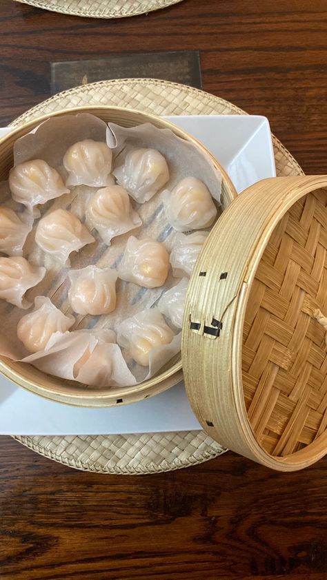 Dim Sum Aesthetic, Dum Sum, Chinese Pastries, Meal Aesthetic, Authentic Chinese Food, Shanghai Food, Dim Sum Dumplings, Chinese Desserts, Chinese Street Food