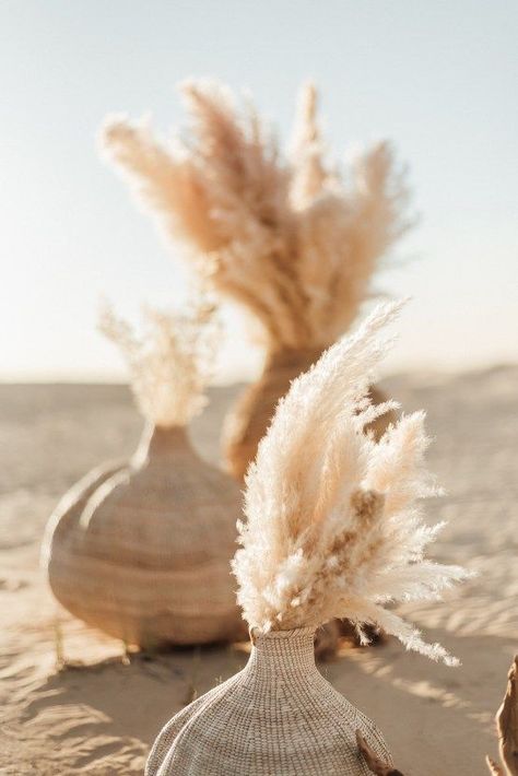 Dubai Desert Photography, Desert Party, Bo And Luca, Desert Decor, Pastel Sunset, Dubai Desert, Grass Wedding, Dry Pastel, Set Ideas