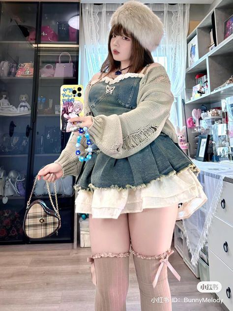 Chunky Body Type, Chubby Person Reference, Pose Ref Plus Size, Cutesie Outfits, Plus Size Shoujo Outfits, Comfy Kawaii Outfits, Gal Outfits, Push Up Bra Outfit, Cute Fem Outfits