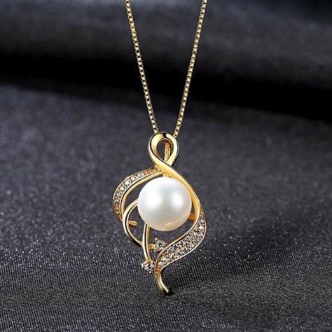 Simple pearl pendant