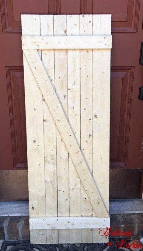 Diy Barn Door Cheap, Barn Door Diy, Reban Ayam, Exterior Barn Door, Exterior Barn Doors, Wooden Barn Doors, Family Room Walls, Diy Barn, Door Diy