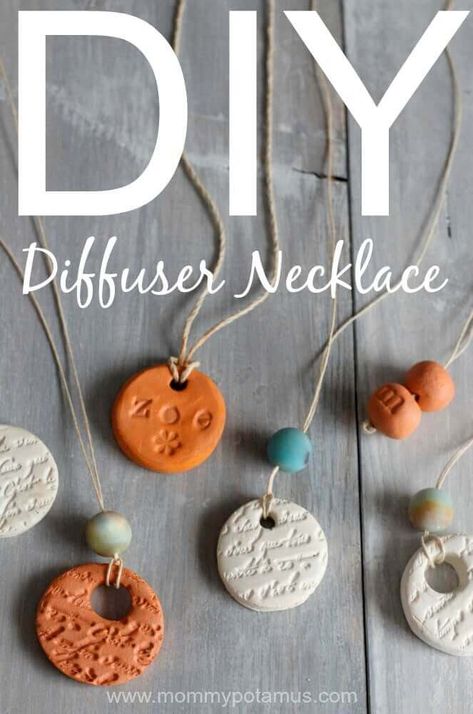 How To Make An Essential Oil Diffuser Necklace Diy Essential Oil Diffuser, Essential Oil Necklaces, Making Essential Oils, Essential Oil Jewelry, Diy Essentials, Diy Necklaces, Oil Diffuser Necklace, Essential Oil Necklace Diffuser, Tanah Liat