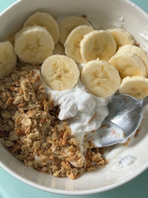 Healthy Yogurt Breakfast, Healthy Granola, Recovery Food, Yummy Alcoholic Drinks, Healthy Food Inspiration, Granola Healthy, Healthy Food Dishes, Healthy Food Motivation, Healthy Lifestyle Food