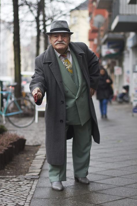 Directeur de la poste Old Man Outfit, Old Man Costume, Men Suit Wedding, Old Man Fashion, Man Outfit, Dapper Gentleman, Advanced Style, Men’s Suits, Drawing Clothes