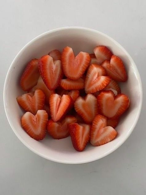 Strawberry Core Aesthetic, Bored Of Life, Elsa Steel, Aesthetic Strawberry, Strawberry Aesthetic, Cherry Wine, Healthy Food Motivation, Strawberries And Cream, Food Obsession