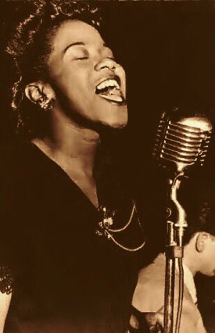 Young ELLA FITZGERALD.                                                                                                                                                     More Billy Holiday, Arte Jazz, Shaun Tan, Sarah Vaughan, Hugo Pratt, Jazz And Blues, Norah Jones, Jazz Artists, Ella Fitzgerald