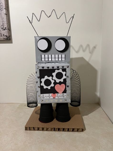 Valentines day box Robot Box Craft, 3d Robot Project, Robot Valentine Box Ideas, Robot Project, Robot Ideas, Valentines Day Box, Cardboard Robot, Make A Robot, Diy Toddler Toys