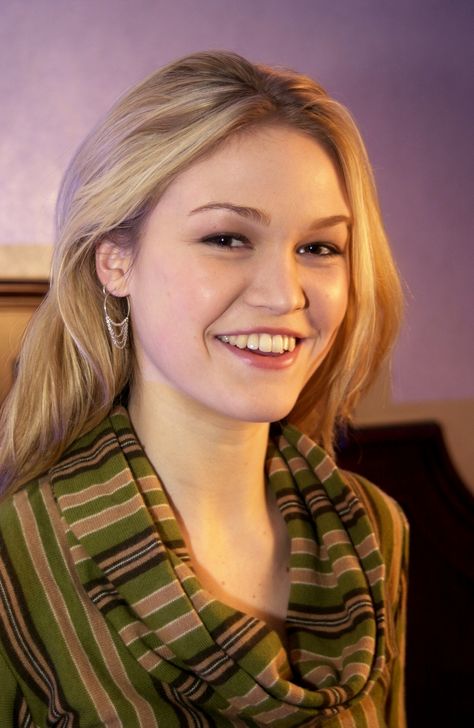 Julia Stiles as Lumen Ann Pierce Kat Stratford, Julia Stiles, Olivia Holt, Disney Channel, Preston, American Actress, Celebrities Female, Pretty Woman, Mtv