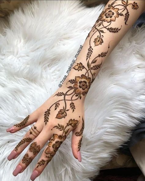 Henna Designs Back, Henna Flower Designs, Latest Arabic Mehndi Designs, Arabic Henna Designs, Floral Henna Designs, Tato Henna, Modern Henna Designs, Henna Art Designs, Easy Mehndi