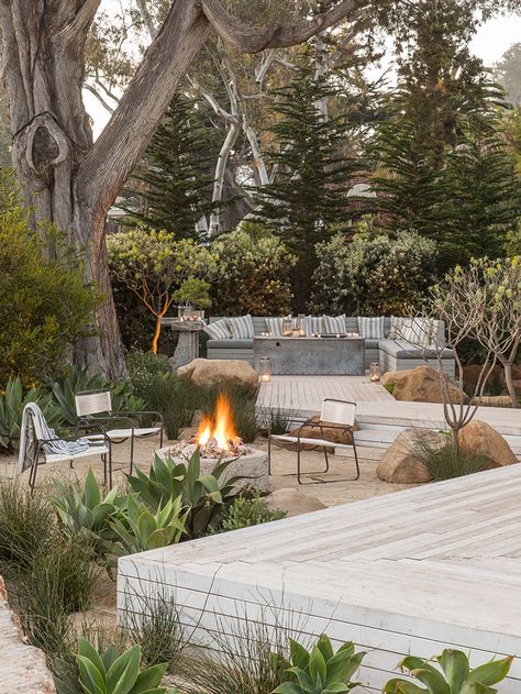 Garden Ideas & 7 Pro Tips, Courtesy Of Hollywood's Go-To Guy Yard Zen Backyard, California Rock Garden, California Coastal Landscape Design, Patio Decking Ideas, Southern California Landscaping, Deck Outdoor Living, California Outdoor Living, California Patio, Scott Shrader