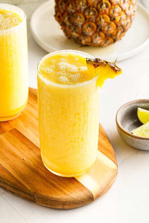 This mango pineapple smoothie combines frozen pineapple, and mango, adds a splash of coconut water and lime juice, and blends it together for the perfect refreshing drink! Breakfast Parfait, What Is Healthy Food, Mango Pineapple Smoothie, Mango Pineapple, Parfait Recipes, Coconut Smoothie, Pineapple Smoothie, Frozen Pineapple, 140 Pounds