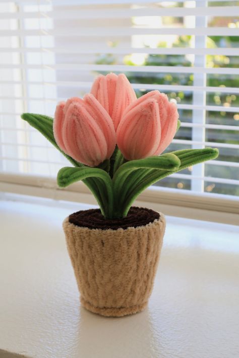 Handmade Indoor Plant Fuzzy Flowers, Handmade Tulips, Flower Pot Diy, Fuzzy Wire, Pipe Cleaner Art, Pot Diy, Piping Flowers, Pipe Cleaner Flowers, Diy Bouquet Wrap