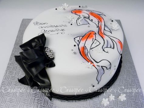 Handpainted Koi fish cake Koi Fish Cake, Fish Cake Birthday, Koi Fish Painting, Fish Candy, Fish Cookies, Carpe Koi, Pretty Birthday Cakes, Painted Cakes, Fish Cake