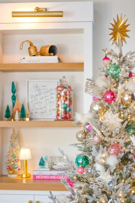 colorful Snowflake Christmas decor Flocked Christmas Trees Decorated Colorful, Colorful Flocked Christmas Tree, Flocked Tree Decorating Ideas, Anthropologie Inspired Christmas, Flocked Tree, Flocked Christmas Tree, Apartment Christmas, Snowflake Christmas Tree, Snowy Christmas Tree