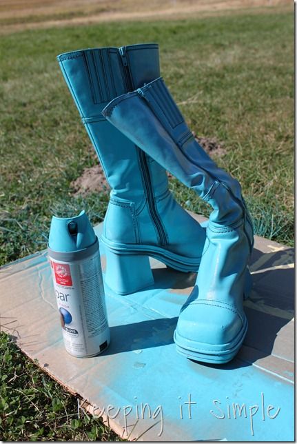 spray painted boots Spray Paint Cowboy Boots, Hand Painted Boots Diy, Painting Boots Diy, Spray Paint Boots, Spray Paint Shoes, 70's Costume, Everything Diy, Colorful Boots, Painted Boots