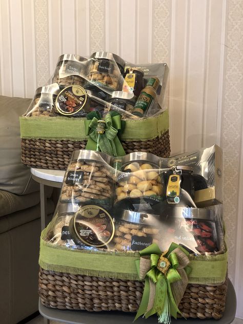 Hamper Raya Ideas, Hampers Lebaran Eid Idea, Christmas Hampers Packaging Gift Basket Ideas, Food Hampers Packaging Basket Ideas, Cookie Hampers, Parcel Lebaran Hampers, Ide Hampers Lebaran, Eid Mubarak Hampers, Hampers Kue Kering