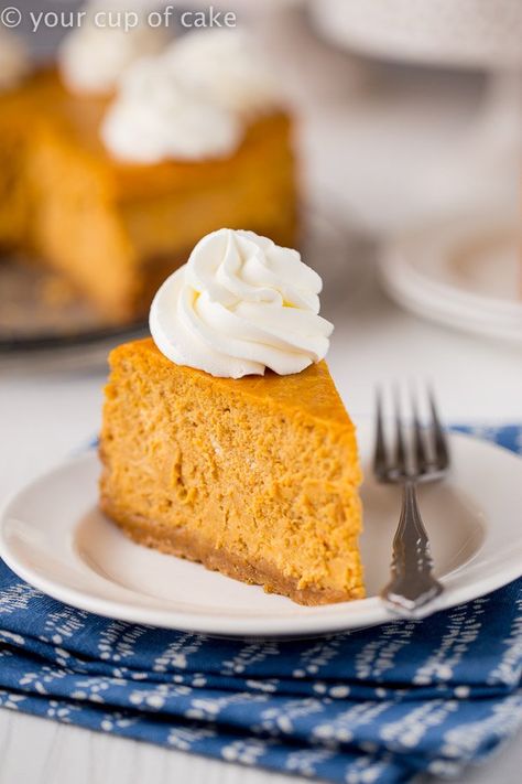 Cheesecake Factory Pumpkin Cheesecake, Easy Pumpkin Cheesecake, Cake Mix Recipe, Cheesecake Easy, Food Fall, Cherry Dump Cake, Pumpkin Recipes Healthy, The Cheesecake Factory, Pumpkin Cheesecake Recipes