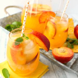 Sparkling Peach Lemonade Recipe - Lil' Luna 2024 Diet, Peach Drinks, Peach Baby Shower, Peach Sangria, Peach Lemonade, Peach Party, Beverage Recipes, Alcoholic Drink, Shot Recipes