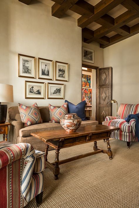 Santa Fe Bedroom Ideas, Santa Fe Style Homes Interiors, Santa Fe Living Room, Santa Fe Interior Design, Santa Fe Style Decor, Modern Southwest Style, Western Decor Living Room, Santa Fe Interiors, Southwest Interior