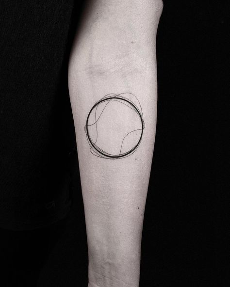 Symmetrical Tattoo, Circle Tattoo, Circle Tattoos, Handpoke Tattoo, Inspiration Tattoos, Tattoo Graphic, Line Art Tattoos, Line Work Tattoo, Top Tattoos