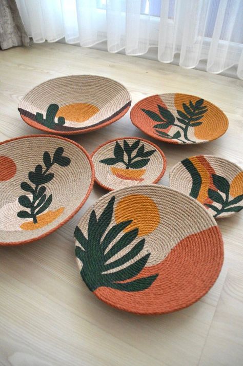 Set of 6 baskets for wall baskets wall decor gift home - Etsy Brasil Round Wall Decor Ideas, Diy Baskets For Gifts, Handmade Home Decor Ideas Crafts, Home Decor Ideas Handmade, Boho Decor Diy, Circle Wall Decor, Baskets Wall Decor, African Baskets Wall, Handmade Decorative Items