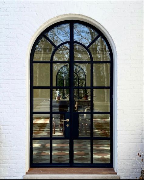 Iron Glass Doors, Dining Room Door, Arched French Doors, Black French Doors, Arched Front Door, Ruangan Studio, Porte In Ferro, Modern Apartment Living Room, House Window Design