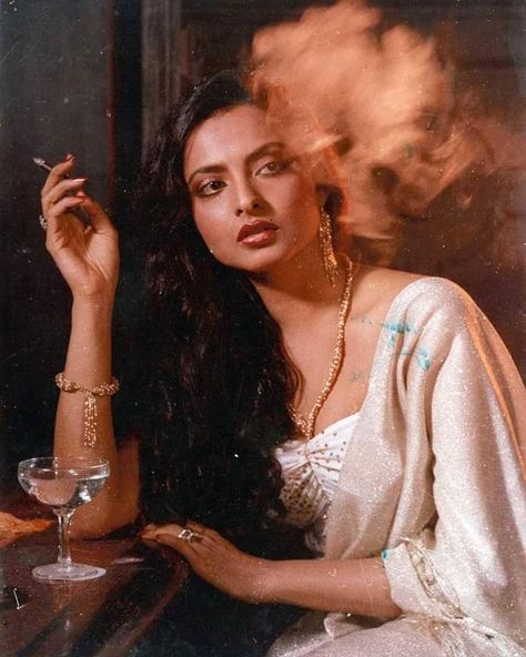 #Rekha Rekha Actress, Vintage Bollywood Aesthetic, South Asian Aesthetic, 90s Bollywood Aesthetic, Filmy Vintage, Retro Bollywood, 90s Bollywood, Shotting Photo, Vintage India